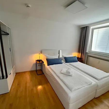 Domblick, Rheinstrasse 33, *